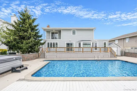 204 Bayview Avenue Massapequa NY 11758