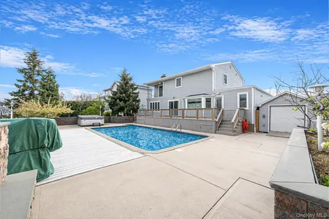 204 Bayview Avenue Massapequa NY 11758
