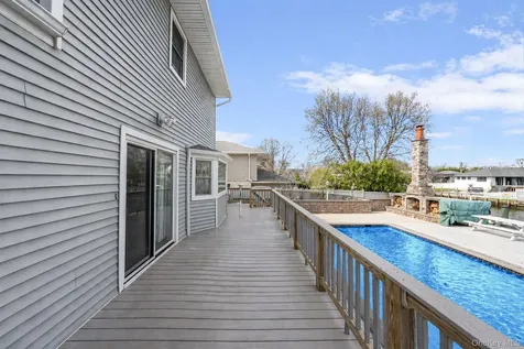 204 Bayview Avenue Massapequa NY 11758