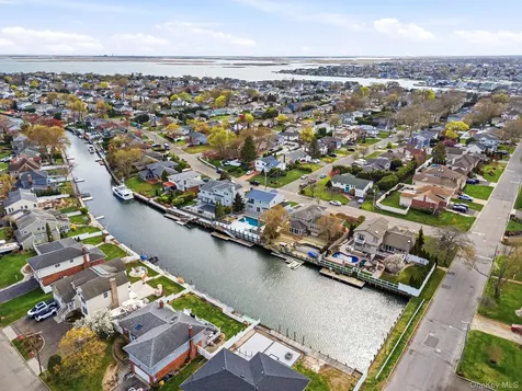 204 Bayview Avenue Massapequa NY 11758