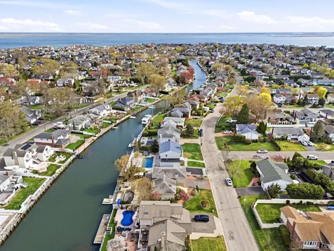 204 Bayview Avenue Massapequa NY 11758