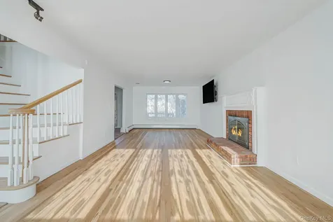 204 Bayview Avenue Massapequa NY 11758