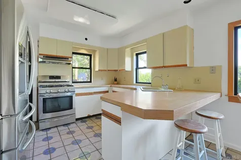 141 Curtis Lane Yonkers NY 10710