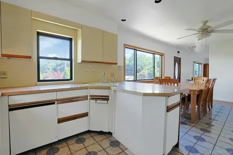 141 Curtis Lane Yonkers NY 10710