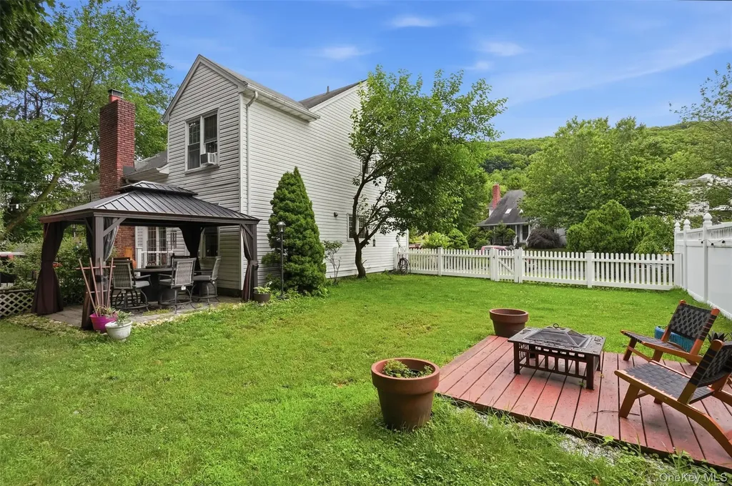 16 Larkin Lane Garnerville NY 10923