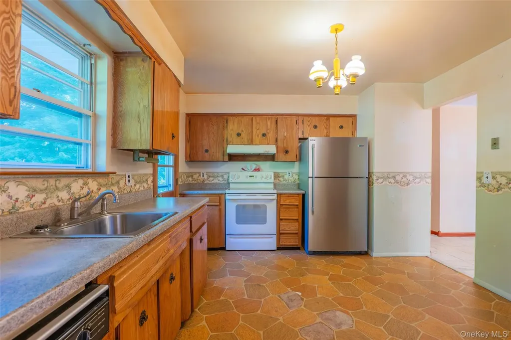 18 Sheryl Lane Mahopac NY 10541