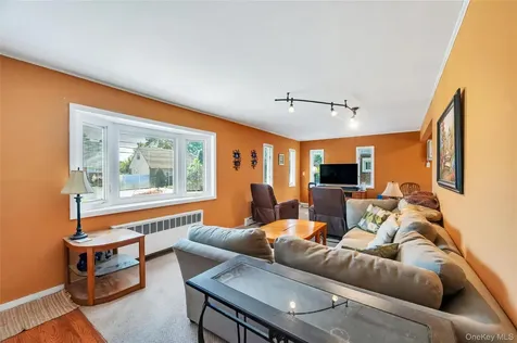 34 Oak Street Hicksville NY 11801