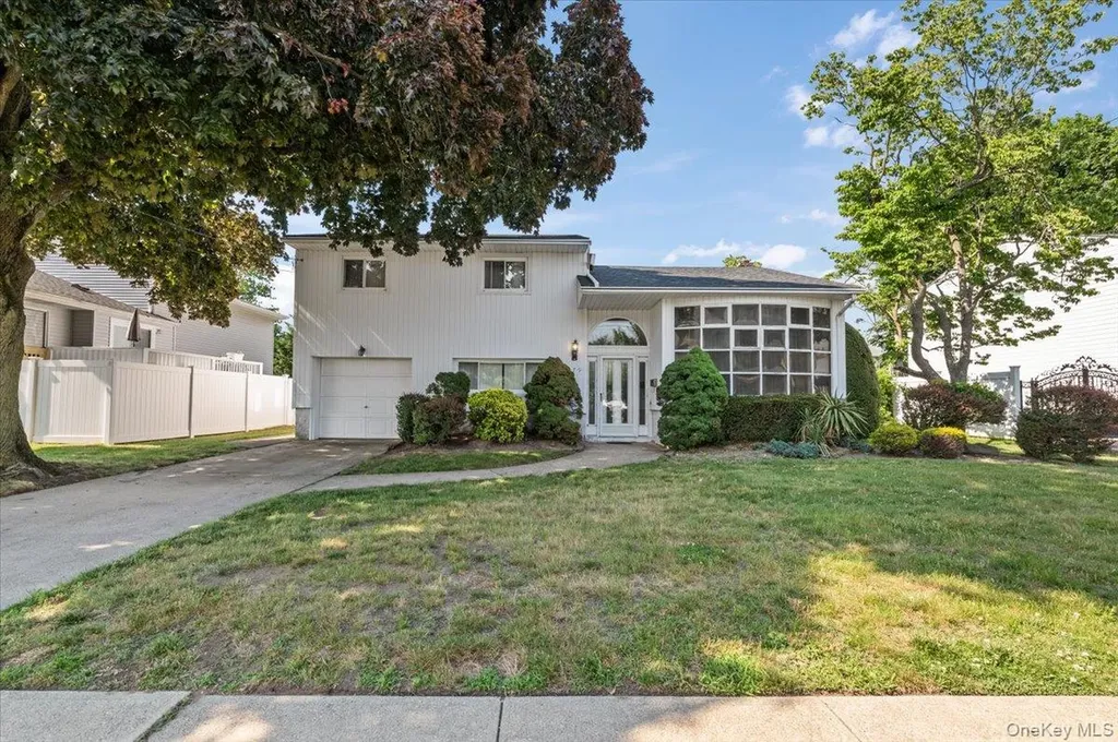 279 N Kentucky Avenue Massapequa NY 11758