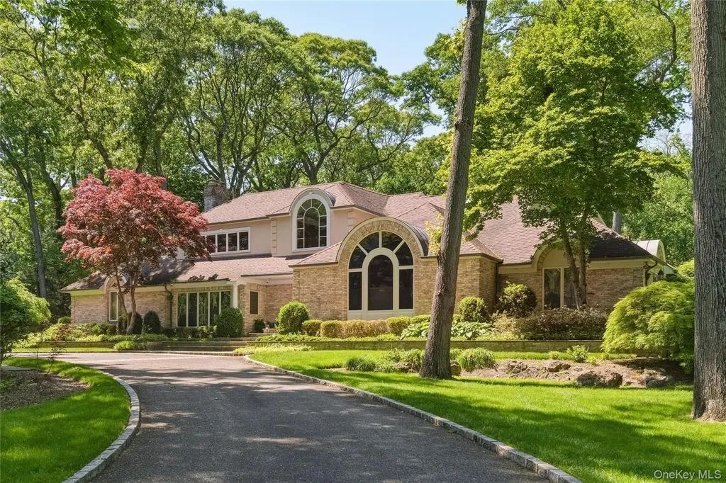 5 Victorian Lane Brookville NY 11545