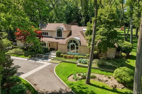 5 Victorian Lane Brookville NY 11545