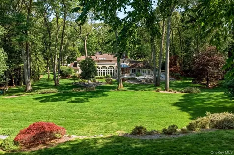 5 Victorian Lane Brookville NY 11545