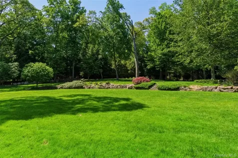 5 Victorian Lane Brookville NY 11545