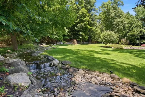 5 Victorian Lane Brookville NY 11545
