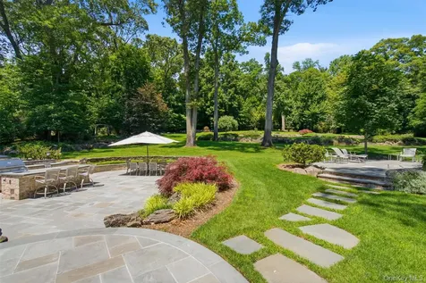 5 Victorian Lane Brookville NY 11545