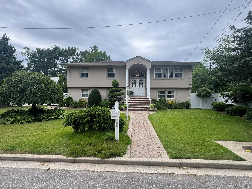 105 Convent Road Syosset NY 11791