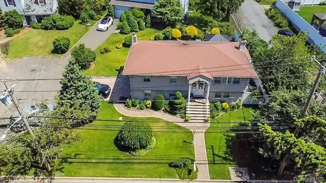 105 Convent Road Syosset NY 11791