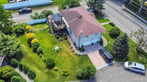 105 Convent Road Syosset NY 11791
