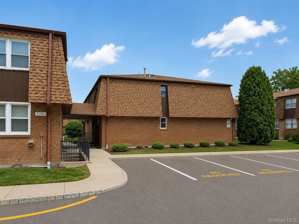124 New Holland Village Nanuet NY 10954