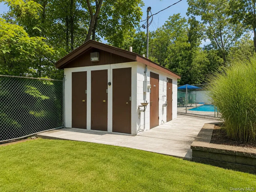124 New Holland Village Nanuet NY 10954