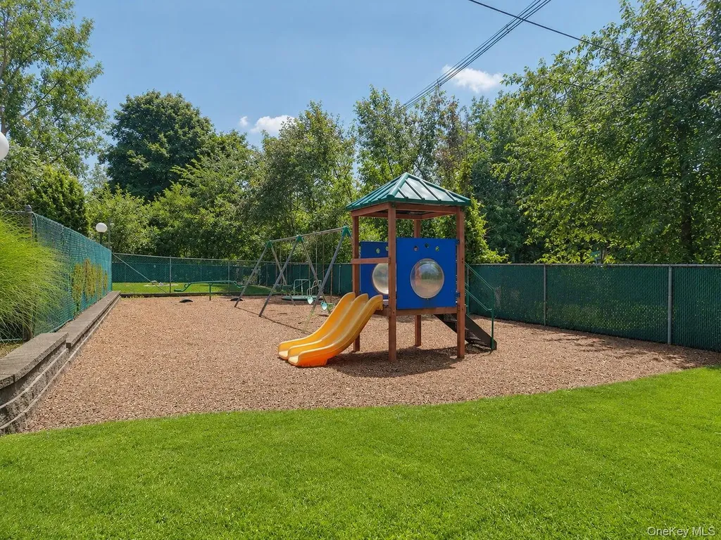 124 New Holland Village Nanuet NY 10954