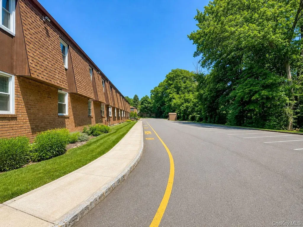 124 New Holland Village Nanuet NY 10954