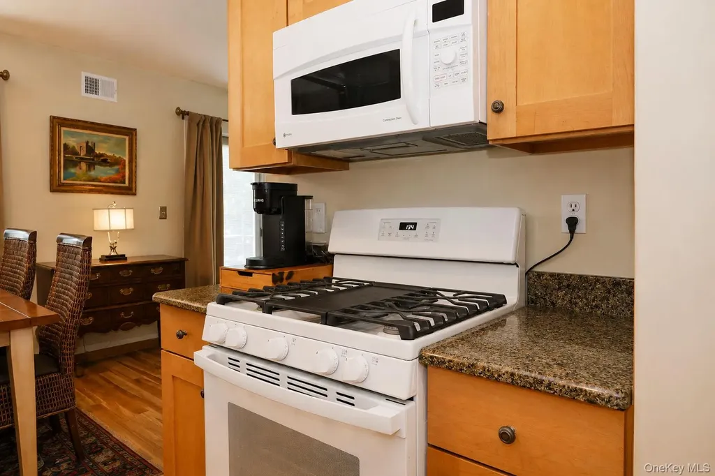 124 New Holland Village Nanuet NY 10954