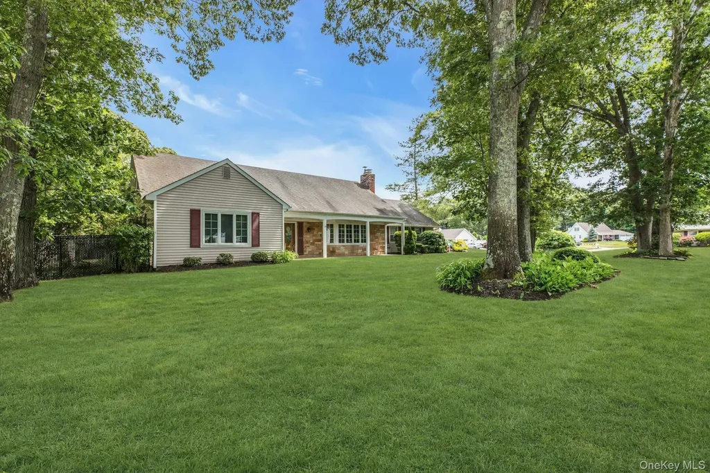 23 Bently Lane Stony Brook NY 11790
