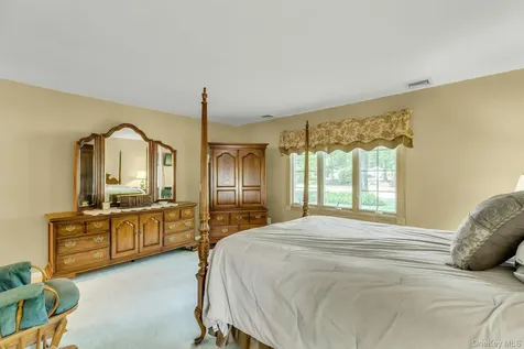 23 Bently Lane Stony Brook NY 11790
