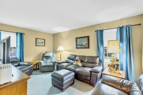 23 Bently Lane Stony Brook NY 11790