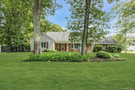 23 Bently Lane Stony Brook NY 11790