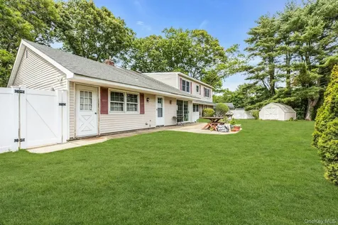 23 Bently Lane Stony Brook NY 11790