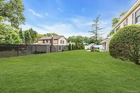 23 Bently Lane Stony Brook NY 11790
