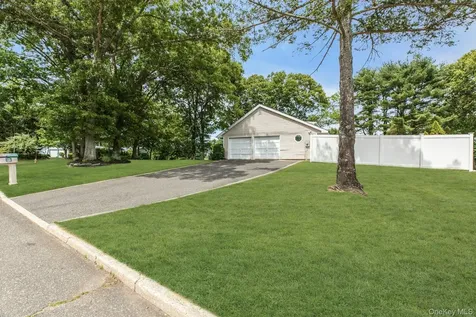 23 Bently Lane Stony Brook NY 11790