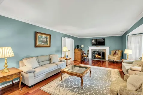 23 Bently Lane Stony Brook NY 11790
