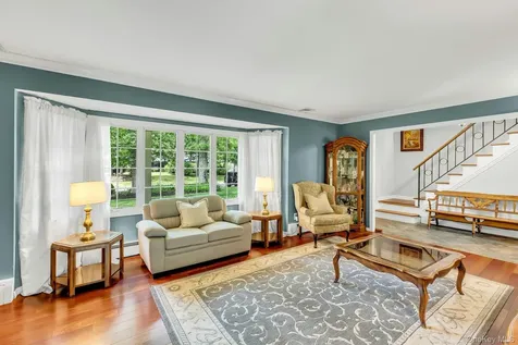 23 Bently Lane Stony Brook NY 11790