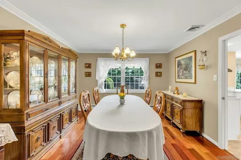 23 Bently Lane Stony Brook NY 11790