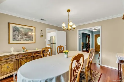 23 Bently Lane Stony Brook NY 11790
