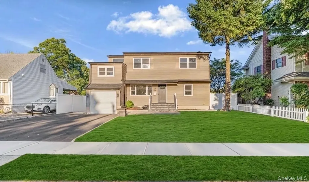 737 Flowerdale Drive Seaford NY 11783