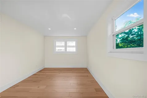 737 Flowerdale Drive Seaford NY 11783