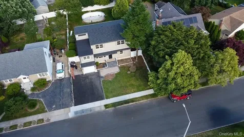 737 Flowerdale Drive Seaford NY 11783
