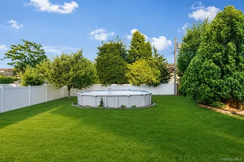 737 Flowerdale Drive Seaford NY 11783