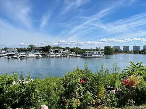 35 Shady Glen Court New Rochelle NY 10805