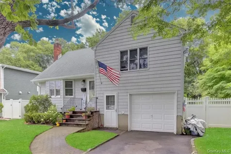 117 Eastgate Road Massapequa Park NY 11762