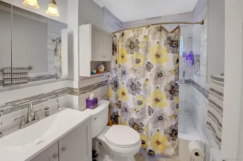 117 Eastgate Road Massapequa Park NY 11762