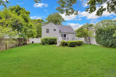 117 Eastgate Road Massapequa Park NY 11762