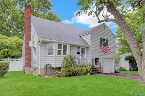 117 Eastgate Road Massapequa Park NY 11762