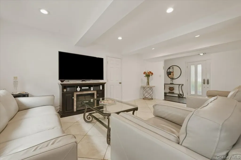 2461 Riviera Lane Bellmore NY 11710