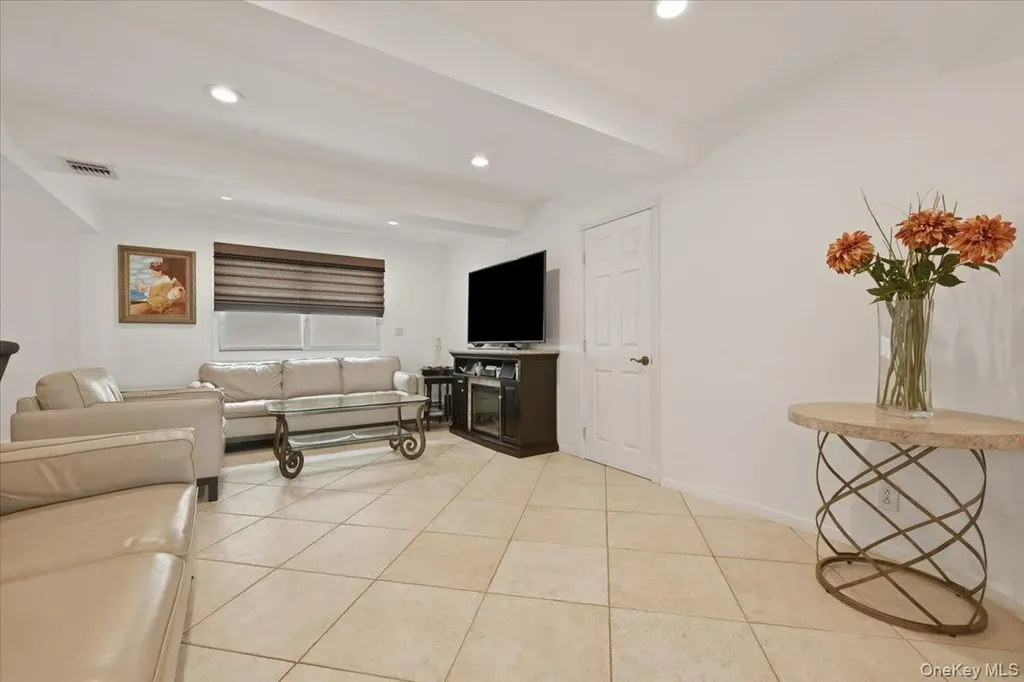 2461 Riviera Lane Bellmore NY 11710