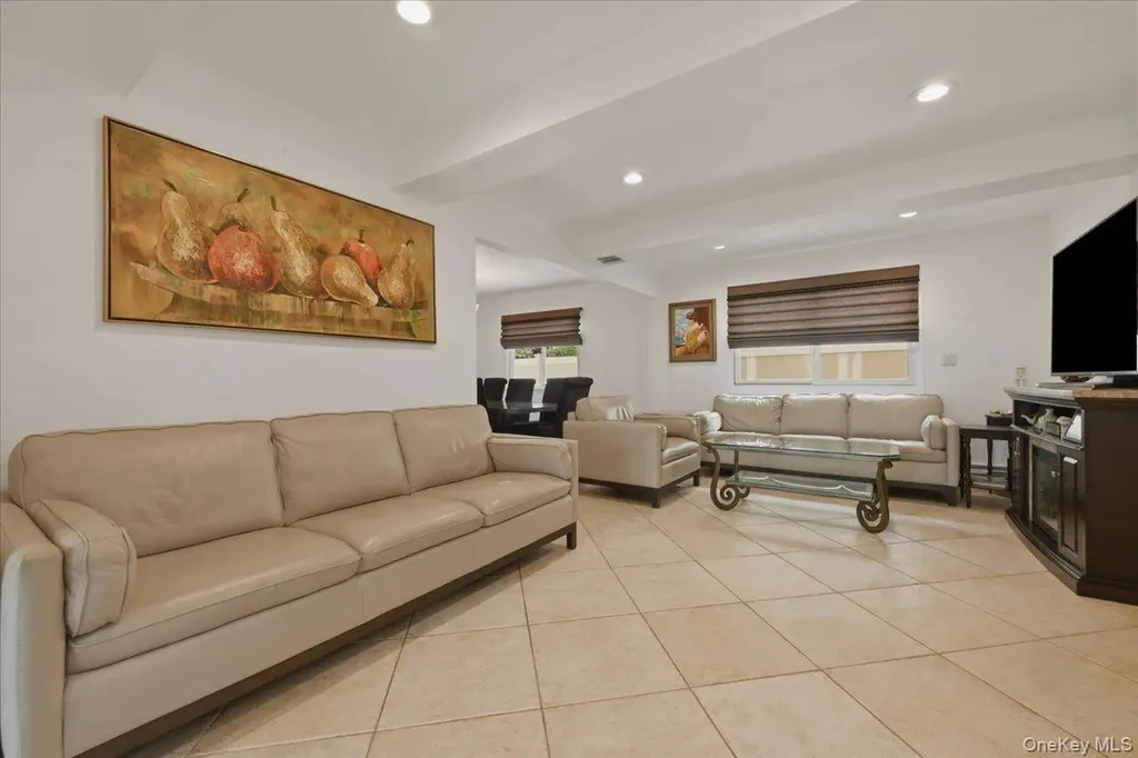 2461 Riviera Lane Bellmore NY 11710