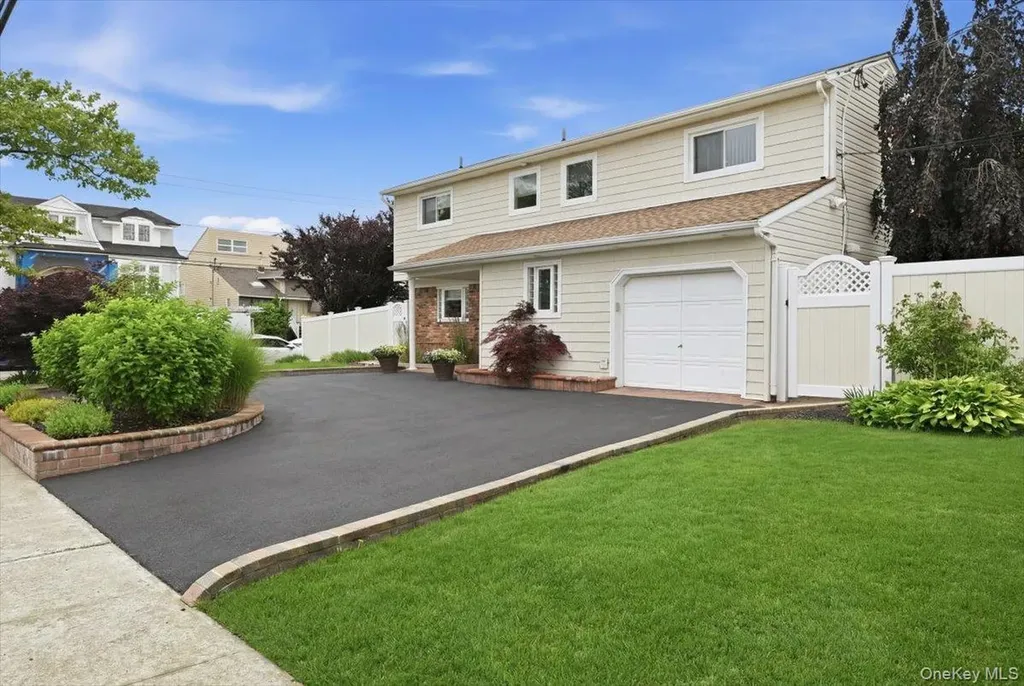 2461 Riviera Lane Bellmore NY 11710